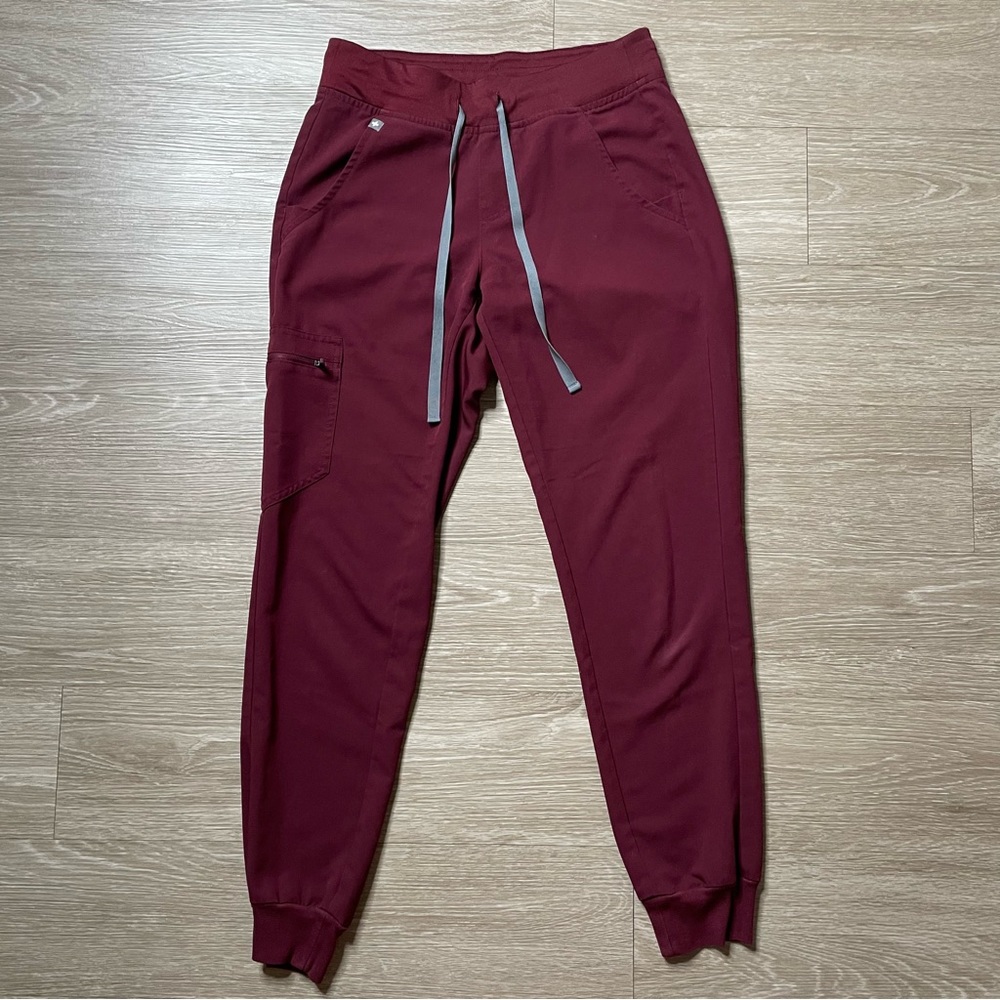 Figs Zamora Jogger in Burgundy